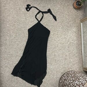 BACKLESS BLACK EVENING DRESS
TIES AT THE NECK